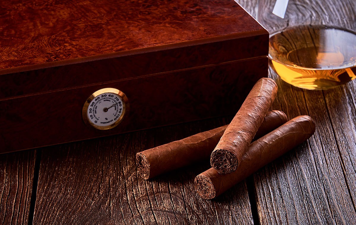 Image of cigars and boxes to them Image of cigars and boxes to them
