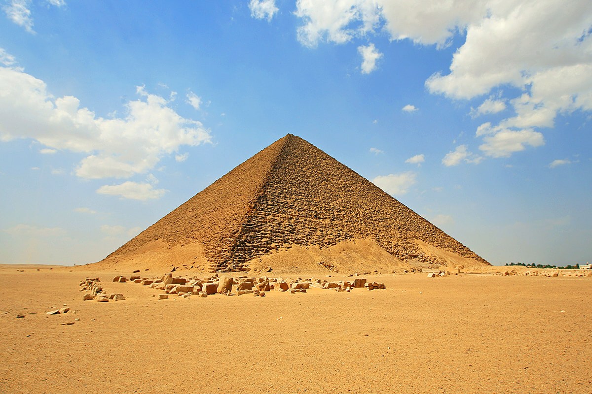 Panoramic view of the Red Pyramid Panoramic view of the Red Pyramid