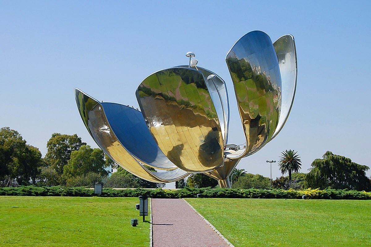 Image of Floralis Generica, huge metal sculpture in the form of a flower, Buenos Aires, Argentina Image of Floralis Generica, huge metal sculpture in the form of a flower, Buenos Aires, Argentina