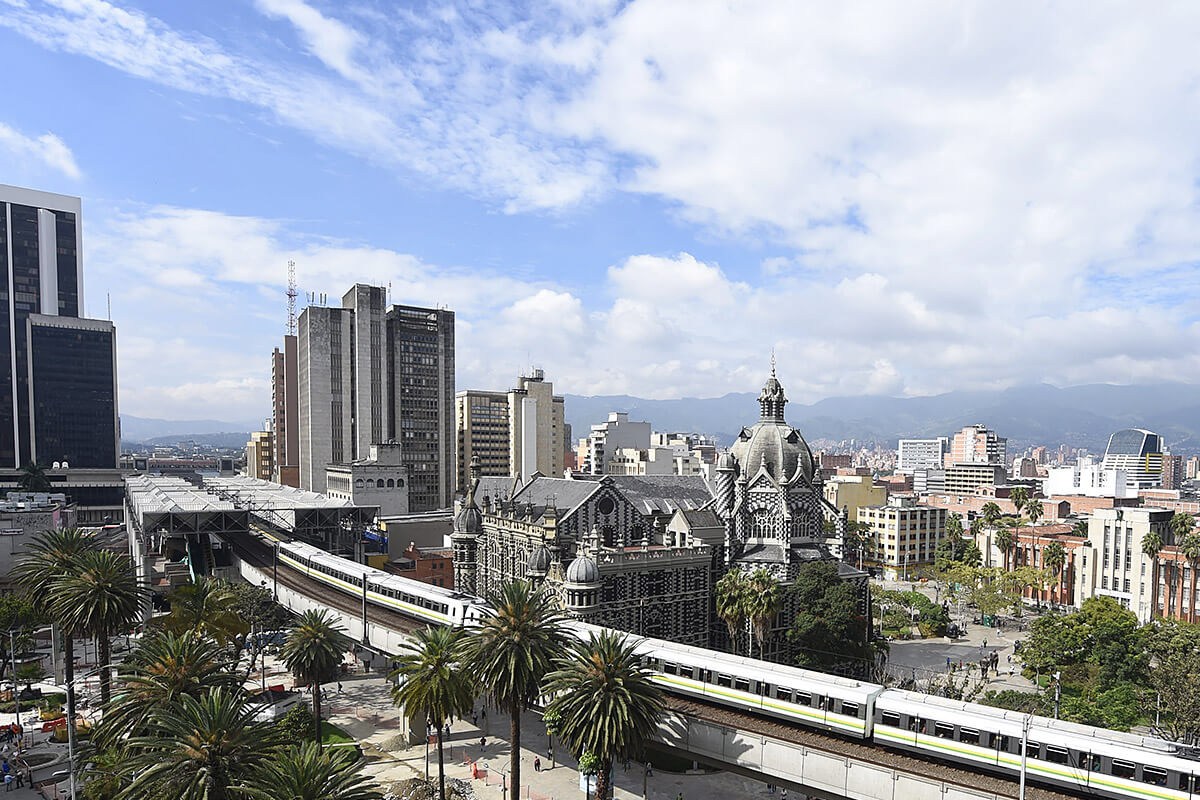 Image of Rafael Uribe Uribe Palace of Culture and metro lines in Medellin Image of Rafael Uribe Uribe Palace of Culture and metro lines in Medellin