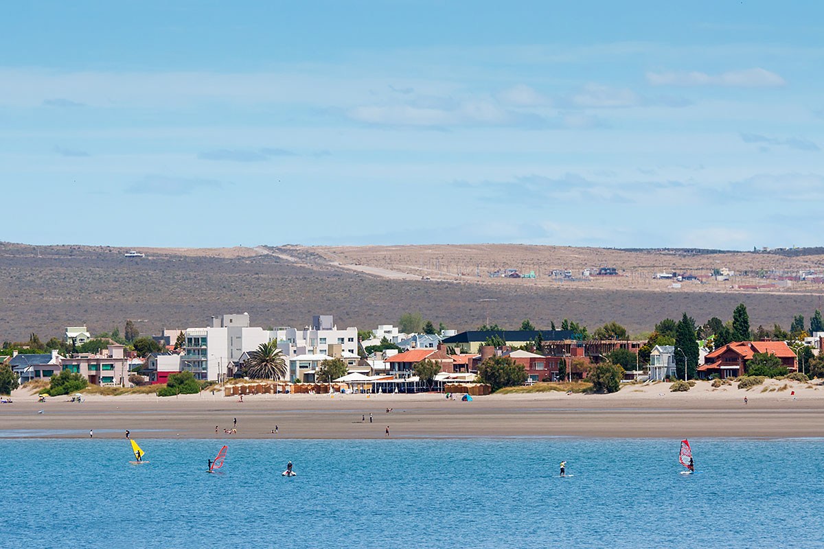 Image of a beach in Puerto Madryn, Argentina