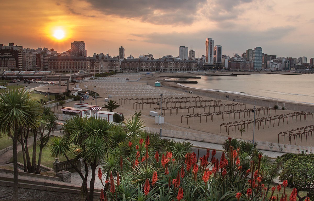 Image beach at sunset in the city of Mar del Plata, Argentina