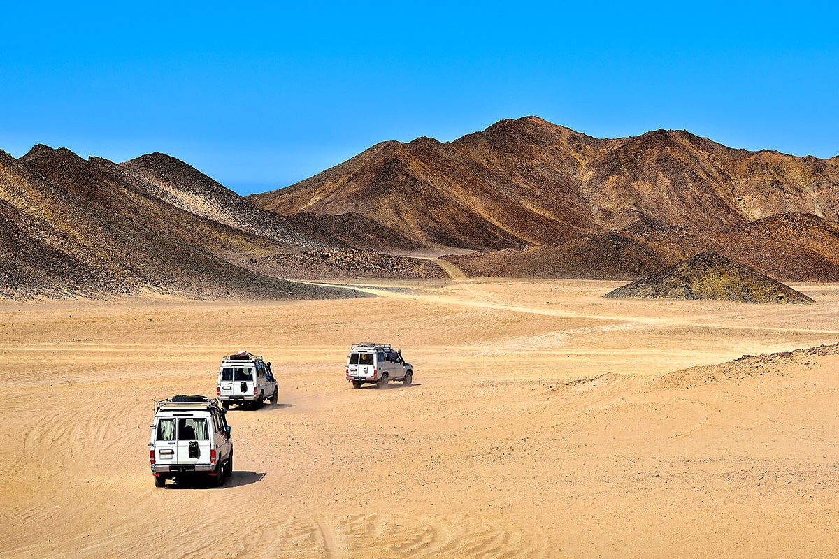 Image of SUVs that drive through the Sahara Desert, Egypt