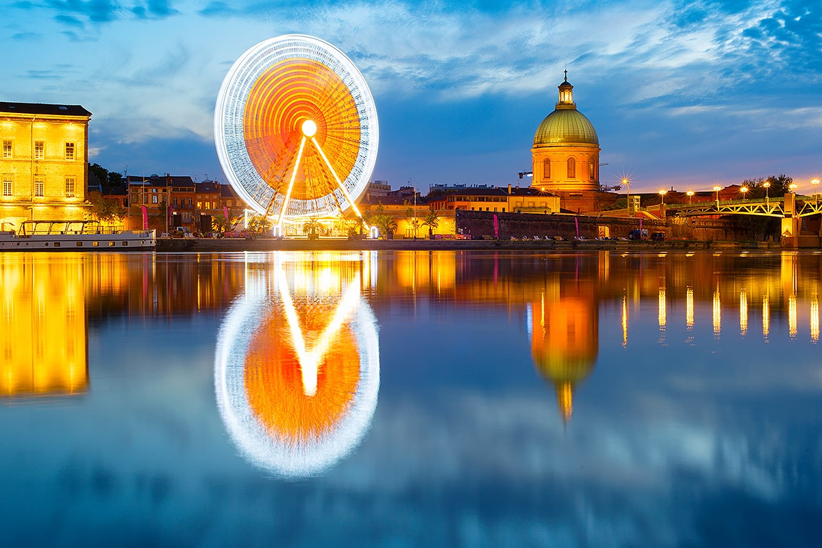 Amazing view of the Ferris Wheel and its reflection in the Garonne River, city of Toulouse Amazing view of the Ferris Wheel and its reflection in the Garonne River, city of Toulouse