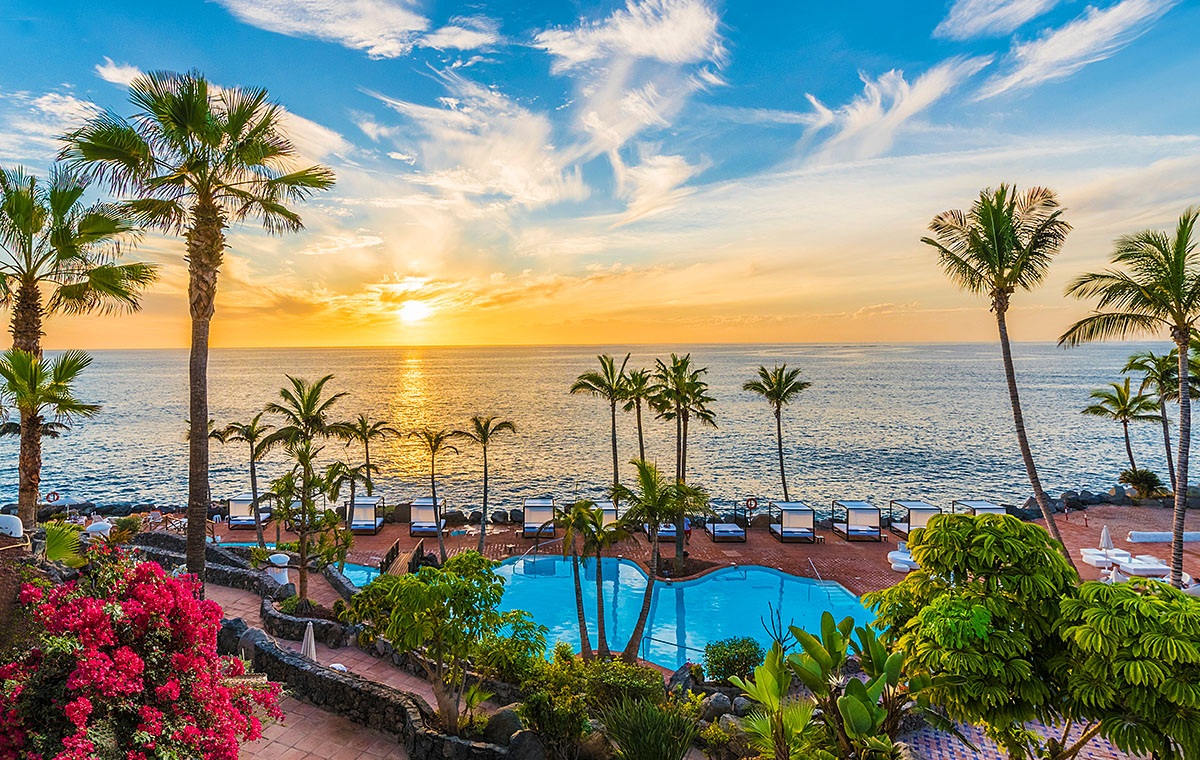 Beautiful view of the Atlantic Ocean at the time of sunset, island of Tenerife Beautiful view of the Atlantic Ocean at the time of sunset, island of Tenerife