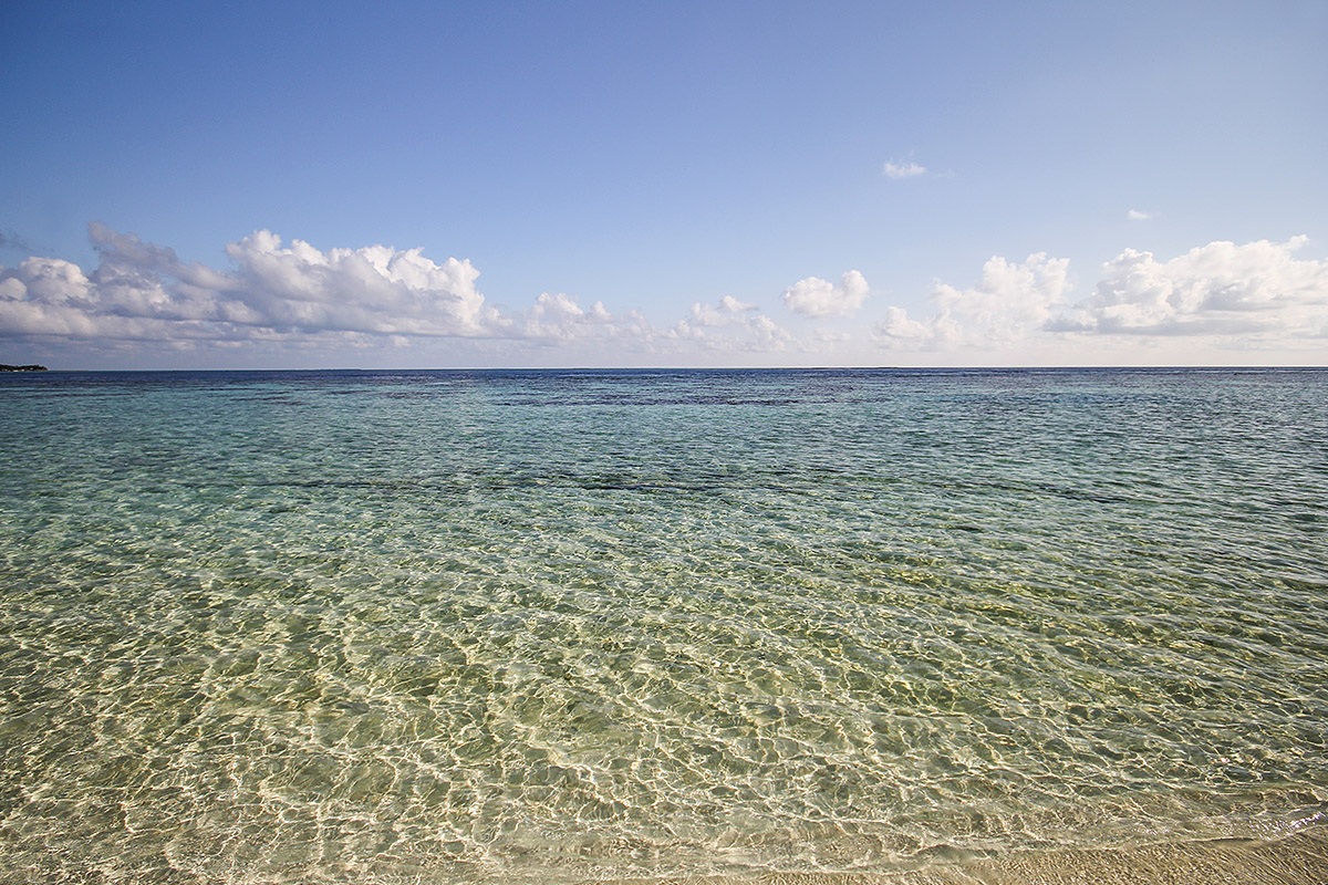 Image of crystal clear ocean water on a sunny day, Island of Vilamendhoo