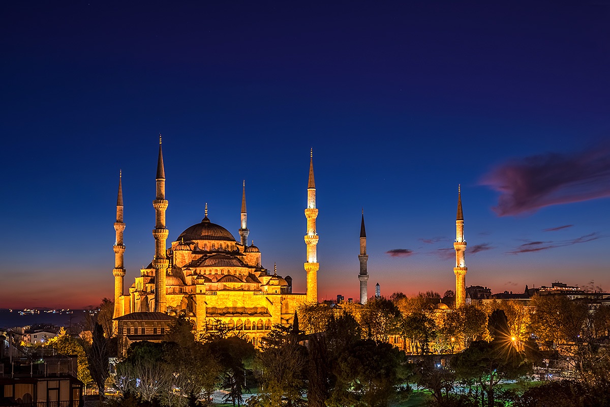 Night view of the Hagia Sophia Mosque, Istanbul, Turkey