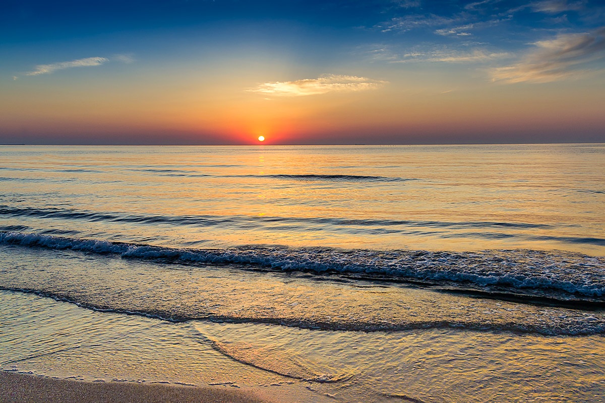 Image of the Black Sea at the time of sunset
