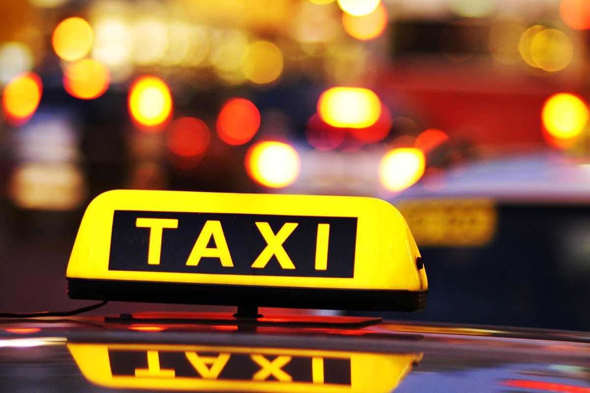 Image of a taxi in the night city