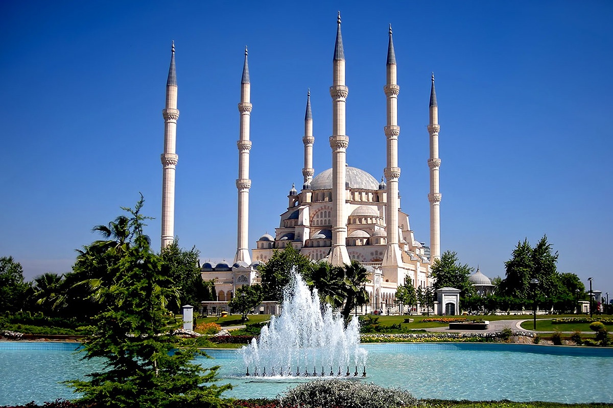 Image of Sabanci Merkez Mosque and fountains in Adana city, Turkey Image of Sabanci Merkez Mosque and fountains in Adana city, Turkey